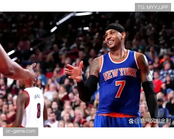 安东尼无球跑动拉开空间，改变球队进攻结构